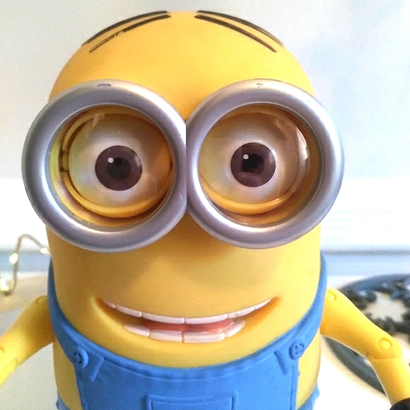 Minions Dave Minion- Despicable Me Talking and posable - Picture 2 of 6